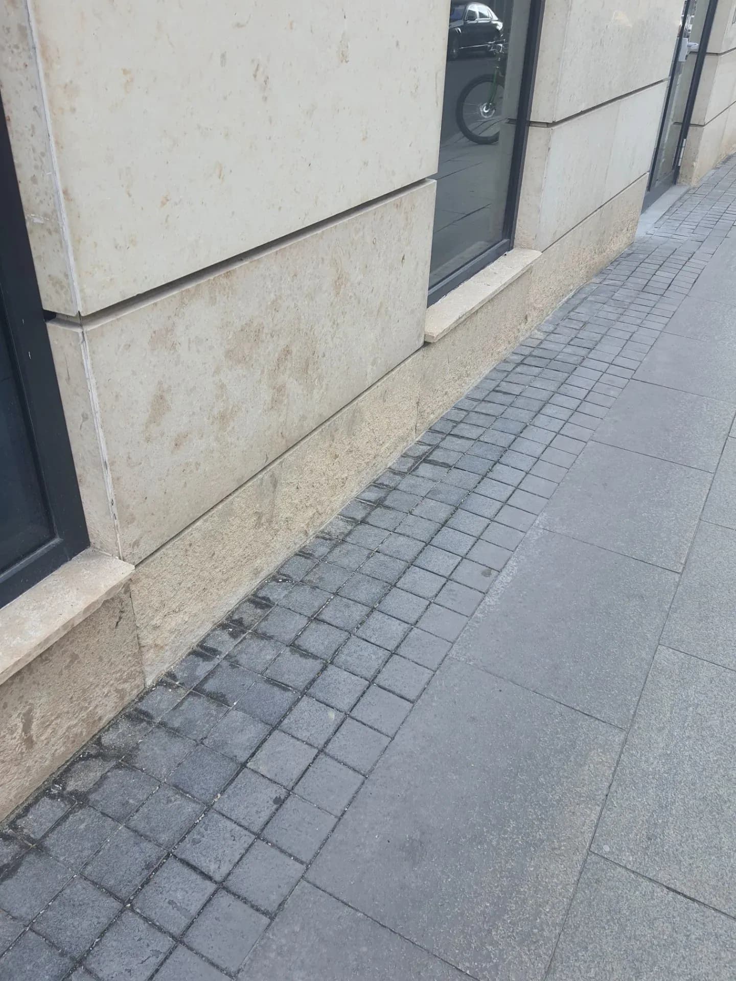 Einige Aspekte der Verwendung von Jurakalkstein im Sockelbereich eines Gebäudes. Teil 3