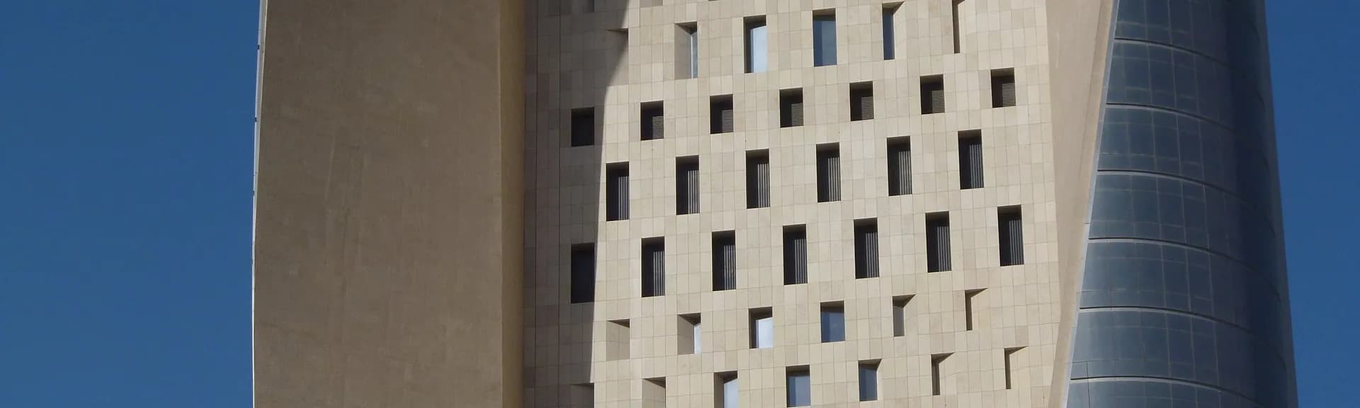Al Hamra Tower — Фото 1