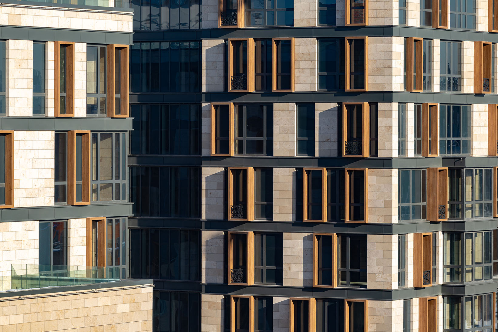 Отделка фасадов в премиальном доме «NV 9»