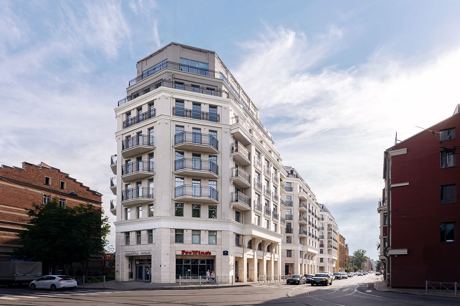 Применение светлого юрского мрамора в экстерьерах и интерьерах