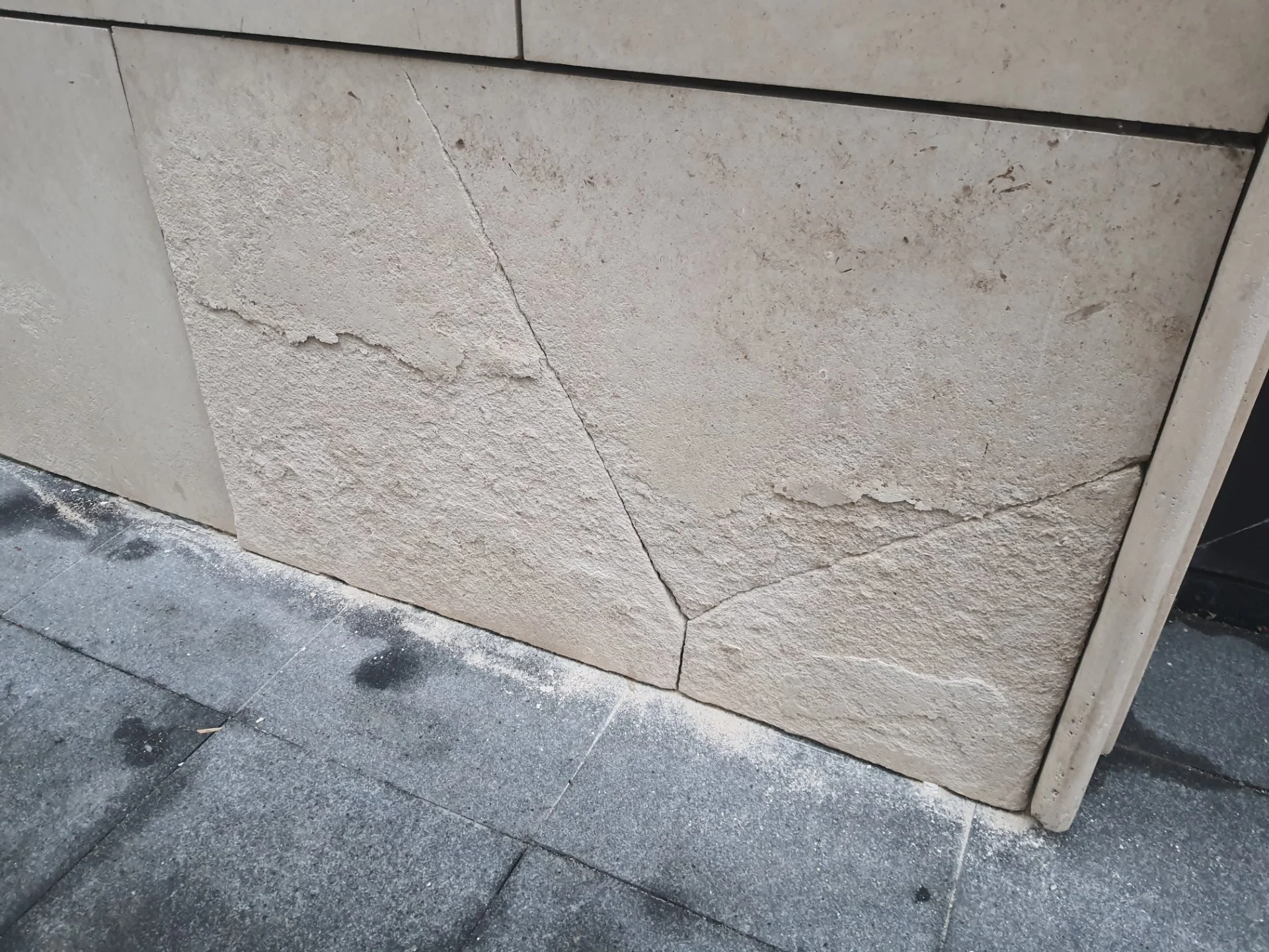 Some aspects of using Jurassic limestone in the base part of a building. Part 2